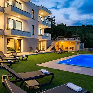  Villa Lavinia